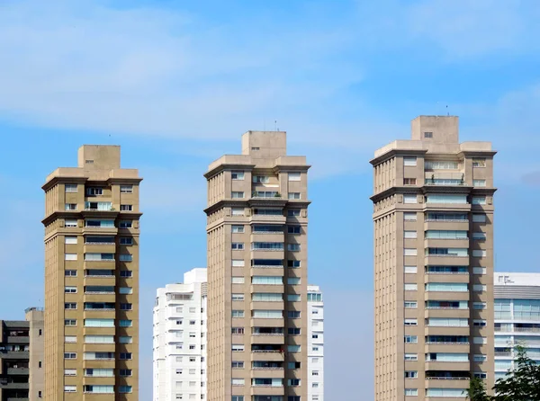 Conjunto de edifícios residenciais — Fotografia de Stock