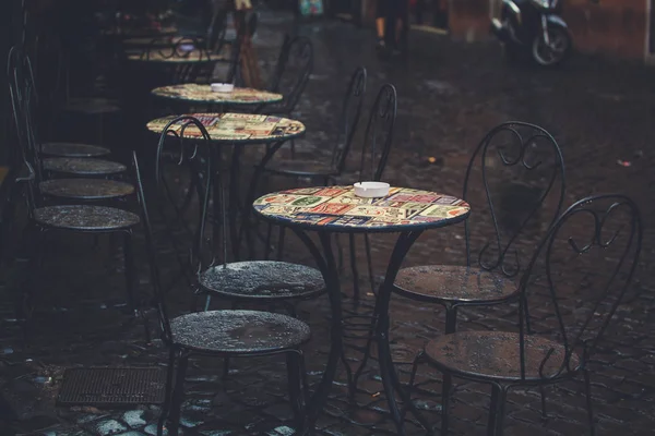 Straat Cafe Tafels Stoelen Regen — Stockfoto