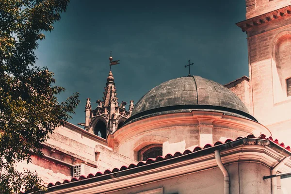 Papalar Sarayı Avignon kuleleri