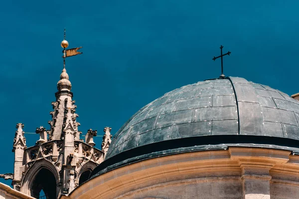 Avignon sarayda Papa çatı üst 