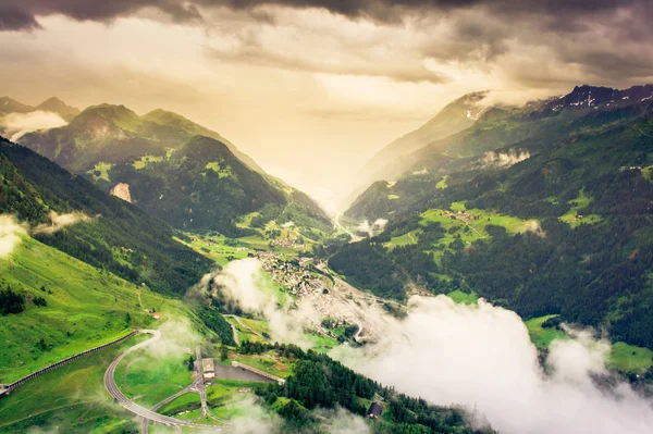 Gotthard Pass Suiza Vista Panorámica Desde Pico Hasta Pueblo Nubes — Foto de Stock