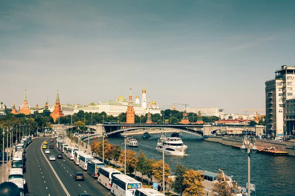 มอสโก สเซ งหาคม 2018 มมองของสะพาน Bolshoy Kamenny Moscow Kremlin และ — ภาพถ่ายสต็อก