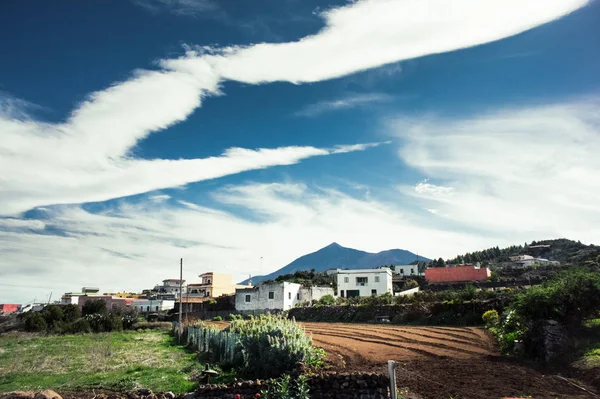 典型的小加那利人的房子和提德火山峰 加那利群岛 西班牙 — 图库照片