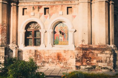 Simonov Manastırı, Moskova, Rusya 'nın boyalı duvar ve pencereleri