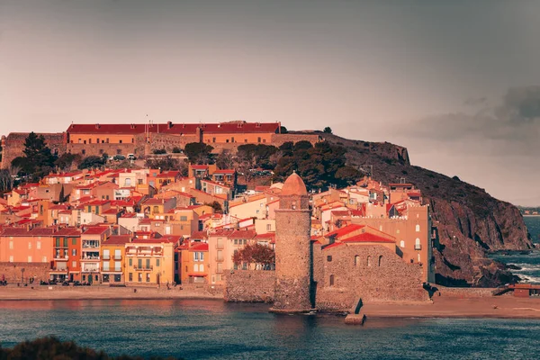 Çan Kulesine Renkli Cephelere Miradou Kalesi Collioure Fransa — Stok fotoğraf