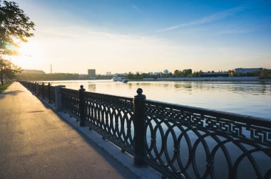 Nagatinskaya seti ve Moskova nehri gün batımında, Rusya