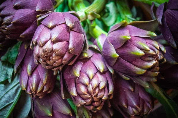 Artisjokken Koop Een Marktkraam Een Lokale Italiaanse Markt — Stockfoto