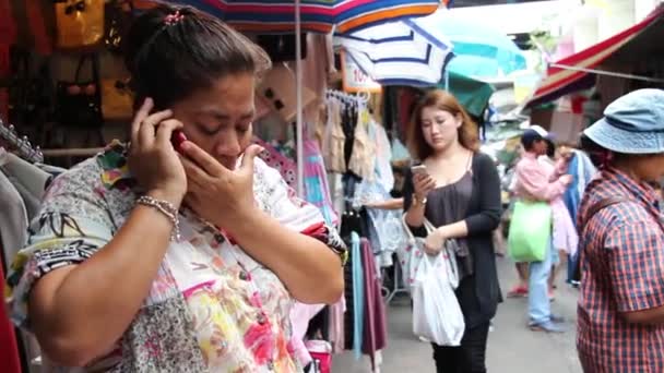งเทพฯ ประเทศไทย ตลาดสดสาธารณะในประเทศไทยท คนมากมายมาช อปป — วีดีโอสต็อก
