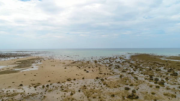 Buzlu çatışmıştı deniz dalgasının hava. Phang Nga, Tayland. Aralık 2017.