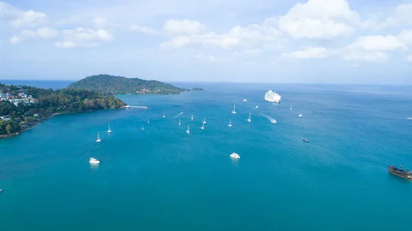 Patong beach, Phuket, Tayland hava görünümünü. Ocak 2018.