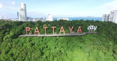 Pattaya City, Ağustos 2015: Turist beklemek için pattaya yakınındaki Adası'na gitmek sürat teknesi ile ana plaj