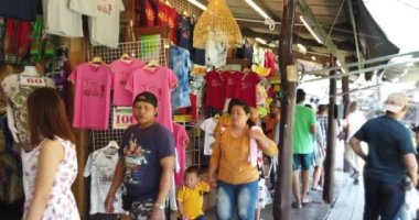 Ayutthaya, Tayland. Mayıs, 2019. Tay geleneksel yüzen pazar. diğer ülkeden birçok turist ile ziyaret ve alışveriş gelmek.