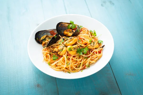 Спагетти Мидиями Средиземноморская Еда — стоковое фото