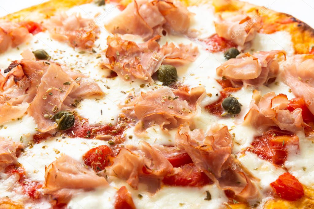 Pizza with prosciutto cotto ham, mozzarella, tomato sauce and capers