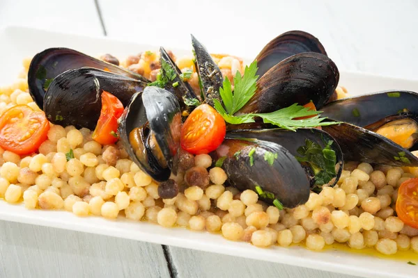 Étel Fregola Tipikus Szardíniai Tészta Kagyló Mediterrán Ételeket — Stock Fotó