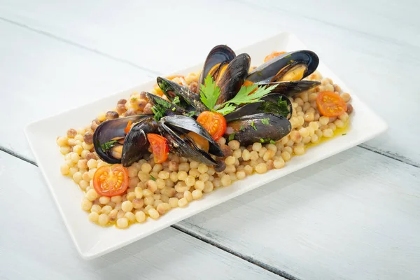 Fregola Midye Akdeniz Yemekleri Ile Tipik Sardunyalı Makarna Yemeği — Stok fotoğraf