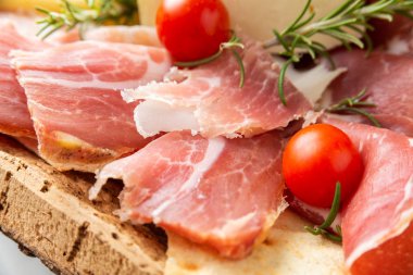 Dilim salam crudo, İtalyan jambon portre