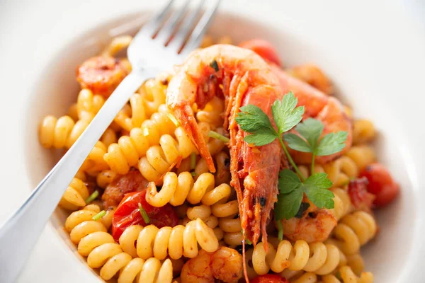 Düdük makarna karides soslu yemek 