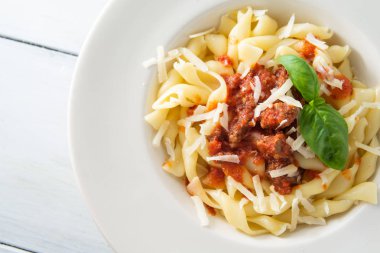 Lezzetli yaban domuzu ragout sos ve pecorino ile İtalyan makarna Yemeği