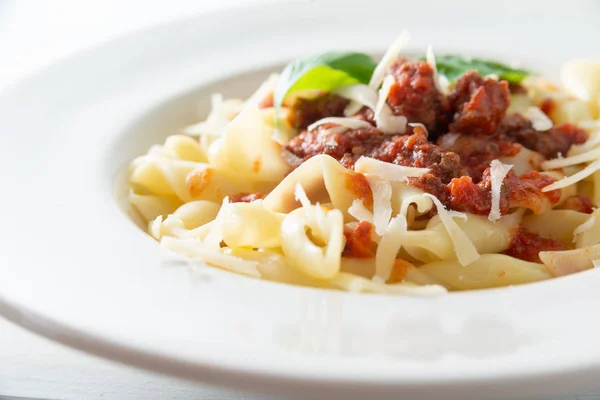 Lezzetli Yaban Domuzu Ragout Sos Pecorino Ile Talyan Makarna Yemeği — Stok fotoğraf