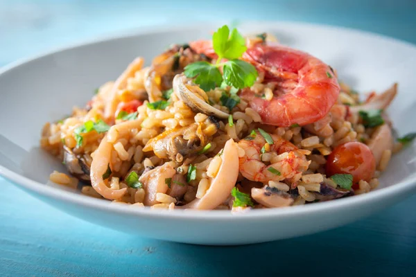 Piring Dari Risotto Alla Marinara Nasi Dengan Makanan Laut Campuran — Stok Foto