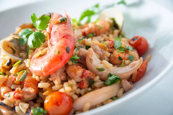 Piring Dari Risotto Alla Marinara Nasi Dengan Makanan Laut Campuran — Stok Foto