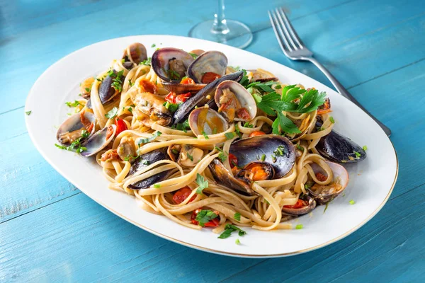 Piring Dari Linguine Allo Scoglio Khas Italia Pasta Dengan Makanan — Stok Foto