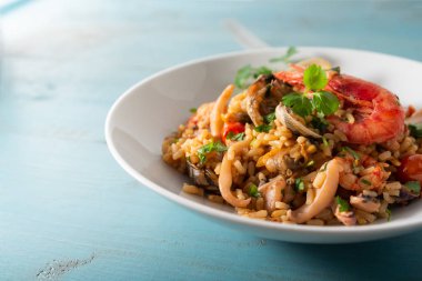Yemek tarifin risotto alla marinara, geleneksel İtalyan pirinç karışık deniz ürünleri ile