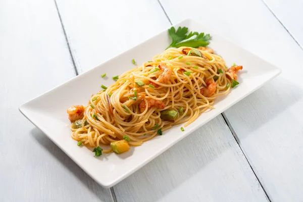 Schotel Van Spaghetti Met Garnalen Courgettes — Stockfoto