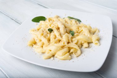 Yemek strozzapreti makarna peynir krem 