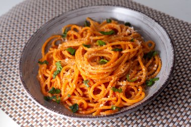 Spagetti domates sos ve taze fesleğen, Akdeniz diyeti