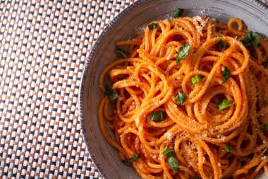 Spagetti domates sos ve taze fesleğen, Akdeniz diyeti