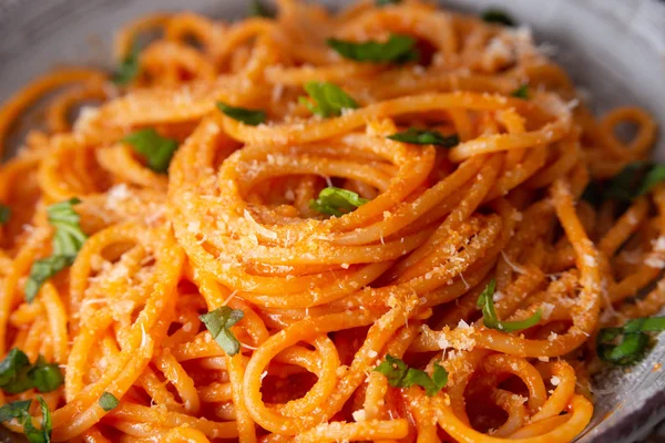 Spaghetti Met Tomatensaus Verse Basilicum Mediterrane Dieet — Stockfoto