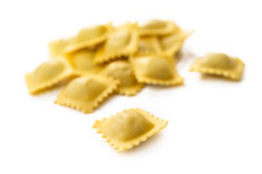 Taze İtalyan ravioli makarna beyaz arka plan izole