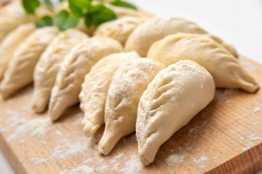 Taze culurgioni, tipik Sardunya ravioli makarna patates, pecorino ve nane dolu 