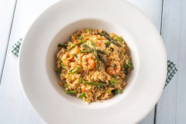 Maträtt Risotto Med Räkor Och Sparris — Stockfoto