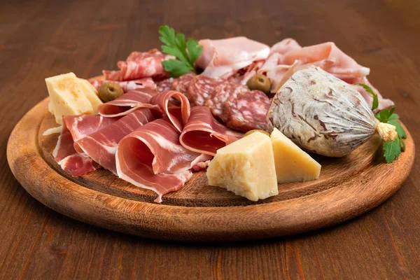 Plateau Met Verschillende Typisch Italiaanse Antipasti — Stockfoto