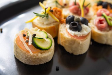 Aperatifler, abur cuburlar.