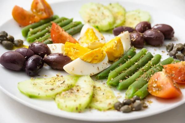 Deliciosas Verduras Aceitunas Huevos —  Fotos de Stock