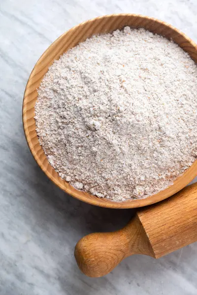 Yiyecekler. Kepekli unu kapat.