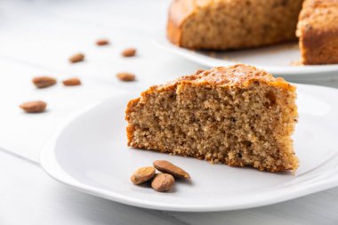 lezzetli hafif badem kek dilim