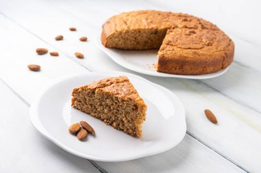 lezzetli hafif badem kek dilim