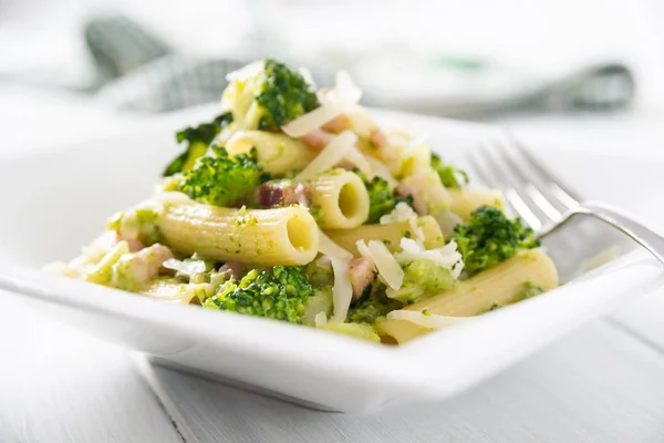 Brokoli Guanciale Ile Lezzetli Maccheroni Makarna Çanak Talyan Mutfağı — Stok fotoğraf