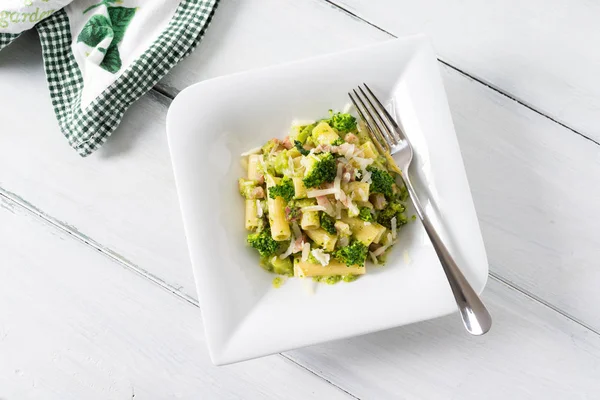 Brokoli Guanciale Ile Lezzetli Maccheroni Makarna Çanak Talyan Mutfağı — Stok fotoğraf