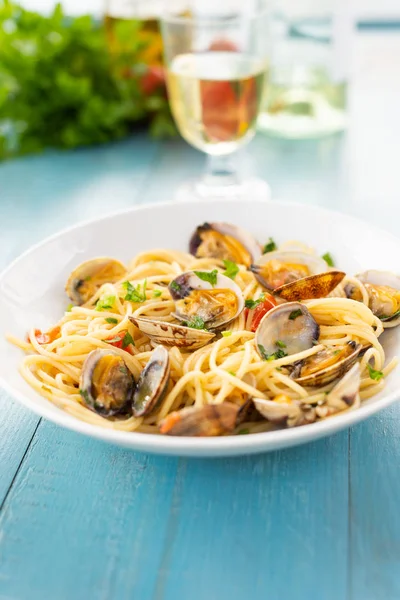 Блюдо Спагетти Моллюсками — стоковое фото