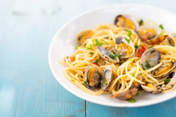 Блюдо Спагетти Моллюсками — стоковое фото