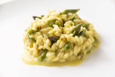 Lezzetli kremsi kuşkonmaz risotto Yemeği 