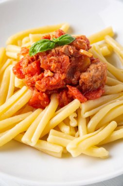 Balık soslu ev yapımı İtalyan makarnası.