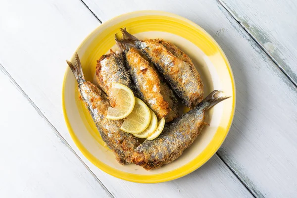 Bir Tabak Ekmek Sardalya Talyan Mutfağı — Stok fotoğraf