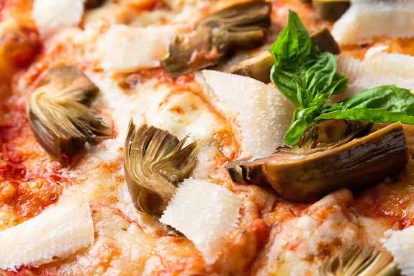 Delicious Pizza Sliced Artichokes Parmigiano Flakes — Stock Photo, Image